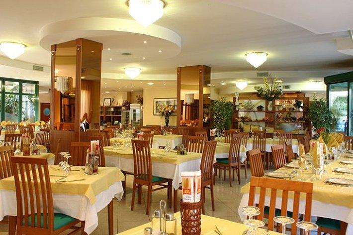安博斯酒店 西尼加利亚 外观 照片